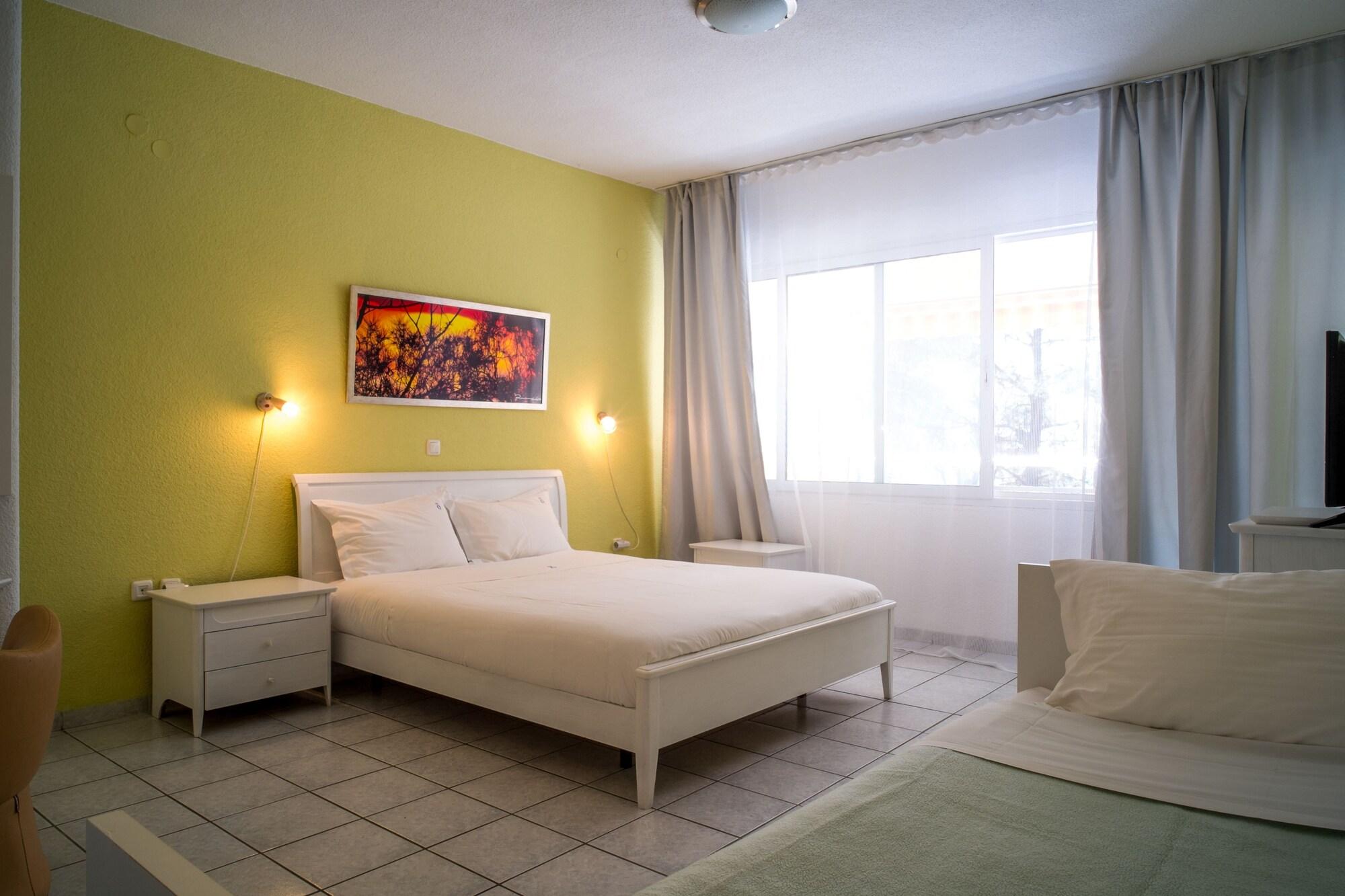 Dryades Hotel Siviri Buitenkant foto